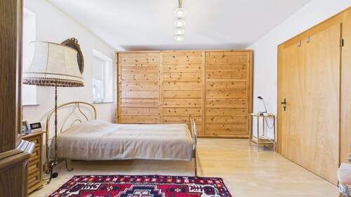 Schlafzimmer 1.OG.jpg - 