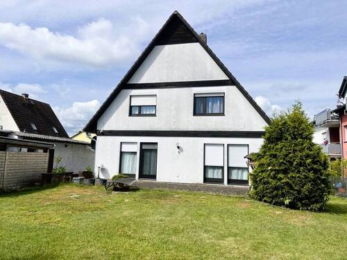 Außenansicht Haus 2 & Terrasse mit Garten - 