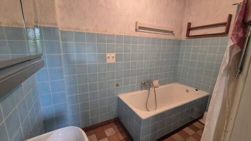 EG-Bad mit Wanne - 