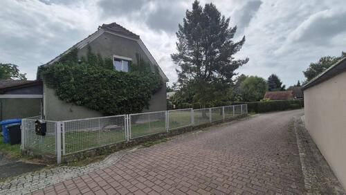Blick von der Straße aufs Haus - Einfamilienhaus mit 113,00 m² in Boxberg zum Kaufen