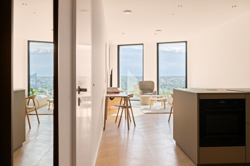 Blick vom Flur auf den Wohnbereich - Direkt am Hafenpark - Towerlife - Voll möblierte 2-Zimmer-Wohnung