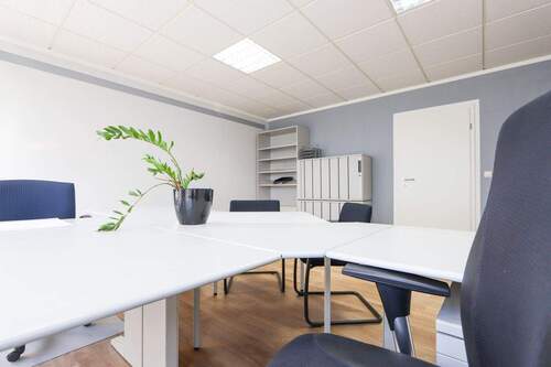 Titelbild - +++ Sofort beziehbar! Teilmöblierte 4-Zimmer-Gewerbeeinheit mit Einbauküche +++