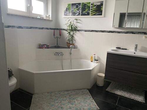 Bad EG - 7 Zimmer Mehrfamilienhaus, Wohnhaus in Gernlinden