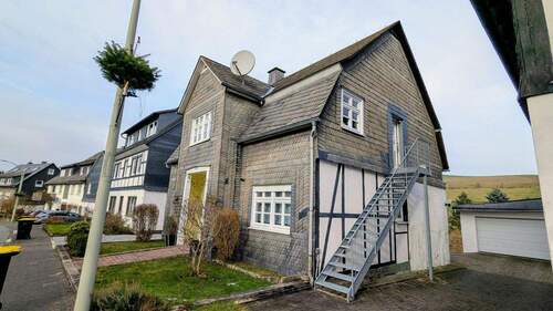 Ansicht - 7 Zimmer Mehrfamilienhaus, Wohnhaus zum Kaufen in Schmallenberg