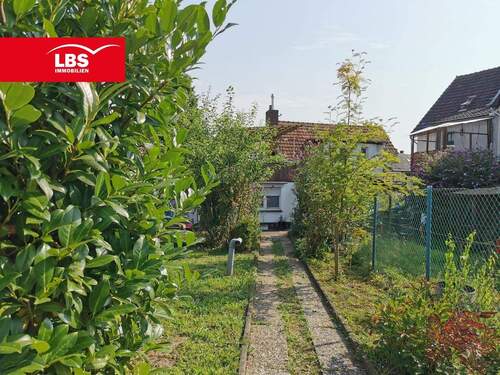 Weg zum Haus - Einfamilienhaus mit 80,00 m&sup2; in Leverkusen zum Kaufen