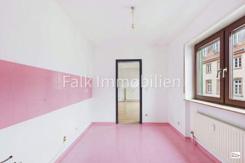 Küche mit angeschlossener Vorratskammer - 