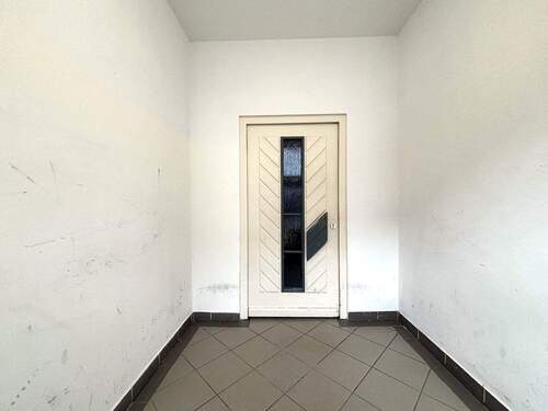 Hauseingang - 3 Zimmer Etagenwohnung zum Kaufen in Chemnitz