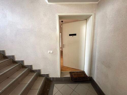 Haustür - 3 Zimmer Etagenwohnung in Chemnitz