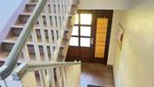 Treppenhaus zu den einzelnen Wohnbereichen - 3 Zimmer Etagenwohnung in Windischleuba