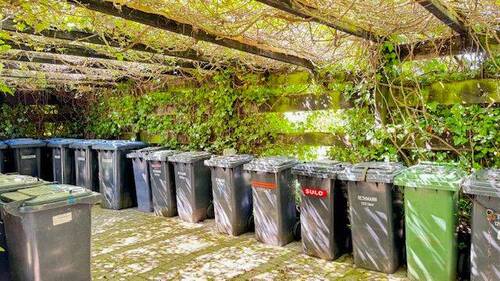 zentraler Abstellplatz aller Tonnen - Etagenwohnung in Windischleuba zum Kaufen