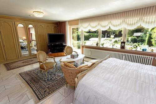 ...mit Blick und Zugang auf die Terrasse - 