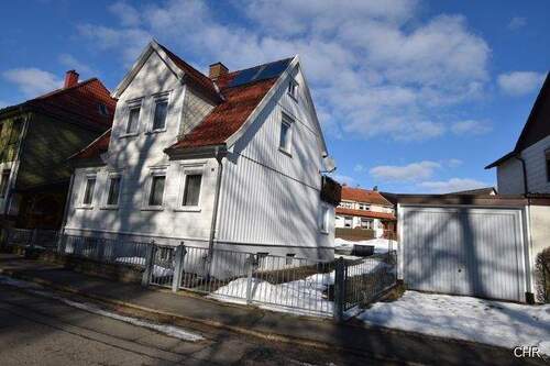 Seitenansicht mit Garage - 