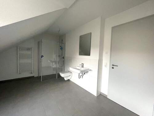 Bad mit Dusche / WC im DG - 