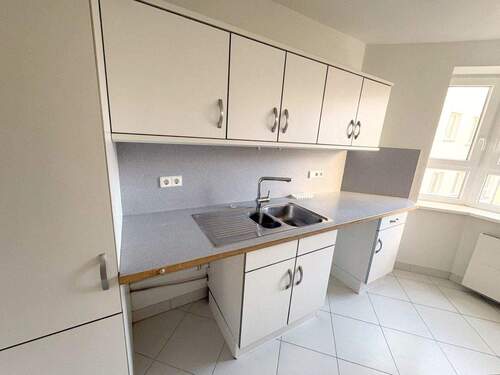 Lichtdurchflutete Küche - 