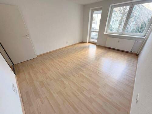 Helles Kinderzimmer 1 mit eigenem Loggia-Zugang - 