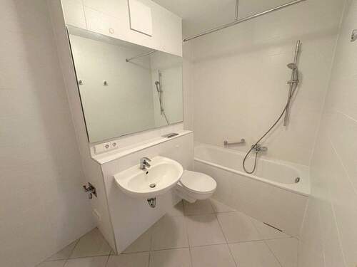 Stilvolles Badezimmer mit hochwertiger Ausstattung - 