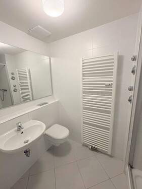 innenliegendes zweites Dusch-Badezimmer - 