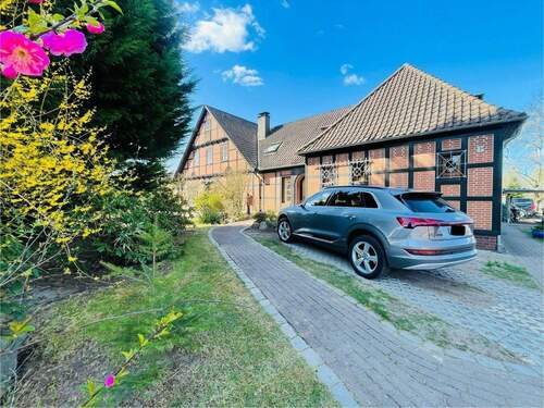 Gebäude von vorne - 