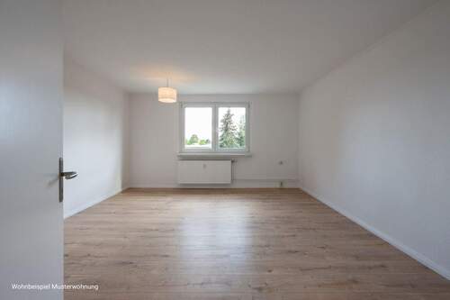 Wohnung_Kaufen_Brandenburg_Schorfheide Wohnzimmer - Investition in die Zukunft: Gut vermietete 3-Zi-Wohnung nahe Biosphärenreservat. Provisionsfrei