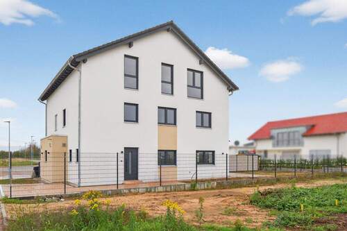 Bild 2 - 6 Zimmer Doppelhaushälfte zur Miete in Bietigheim