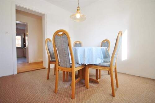 Zimmer/Büro, derzeit als Esszimmer genutzt - 