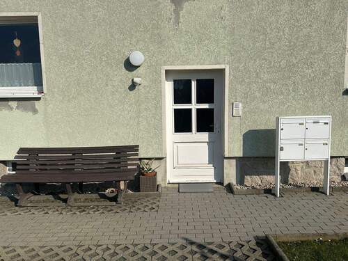 Hauseingang - +++ ruhige 2 Raum +++ - 282,00&nbsp;EUR Kaltmiete, ca.&nbsp; 56,10&nbsp;m&sup2;&nbsp;Wohnfl&auml;che