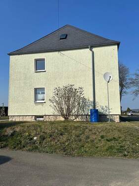 Fassade 1 - 2 Zimmer Etagenwohnung zur Miete in Netzschkau