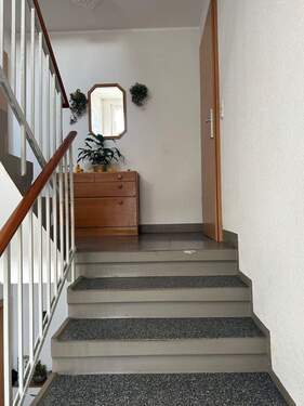 Treppenhaus - Etagenwohnung mit 56,10 m&sup2; in Netzschkau zur Miete