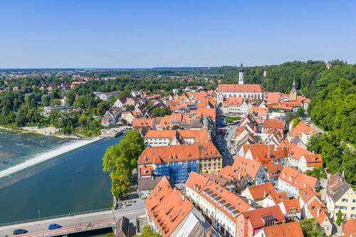 Luftbild - Traumhafte Stadtwohnung im Herzen von Landsberg mit Dachterrasse, Balkon und Doppelgarage