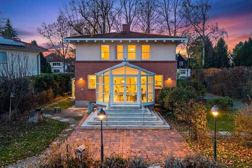 Nachtansicht - Hochkarätiges Architektenhaus auf parkähnlichem Gartengrundstück im Herzen von Falkensee-Finkenkrug