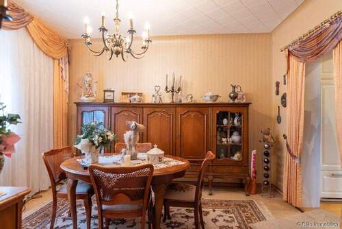 Esszimmer mit angrenzender Küche - 