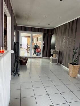 großer Eingangsbereich - 