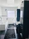  Bad mit Wanne und Dusche - 5 Zimmer Terrassenwohnung zum Kaufen in Neunkirchen