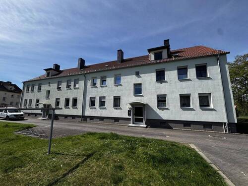 Hausansicht - Attraktive 3-Raum-Wohnung im Hochparterre in Belgern - ideal für komfortables Wohnen im Alter
