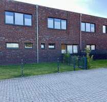 Repräsentatives Neubau-Büro mit Halle in Top-Sichtlage bei Lüneburg (Artlenburger Landstraße) - Adendorf