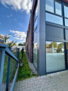 Aussenansicht Büro - Halle in Adendorf