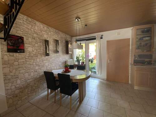 Ausgang zum kleinen Freisitz vor dem Haus - 