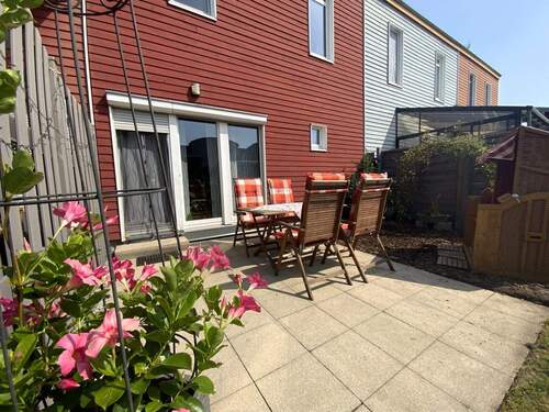 Zugang vom Wohnzimmer auf die Terrasse - 