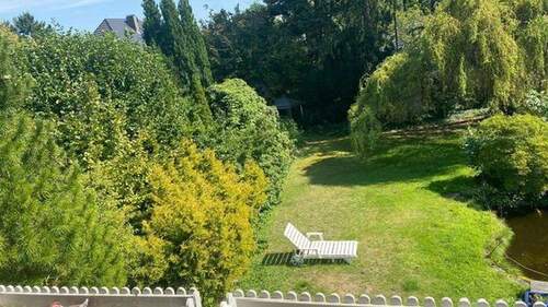 Blick in Garten vom Balkon - 