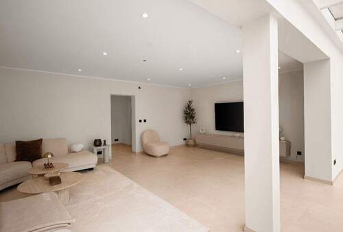 Wohnen 2 von 2 - Einfamilienhaus mit 238,00 m&sup2; in Stelle zum Kaufen