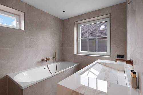 Vollbad im Erdgeschoss - 