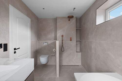 Vollbad im Erdgeschoss Nr.2 - 