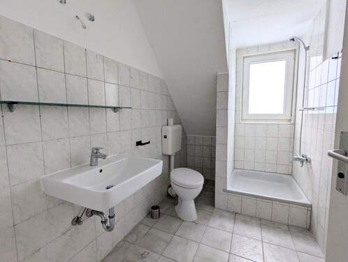 Bad mit Dusche - 3 Zimmer Etagenwohnung in Datteln