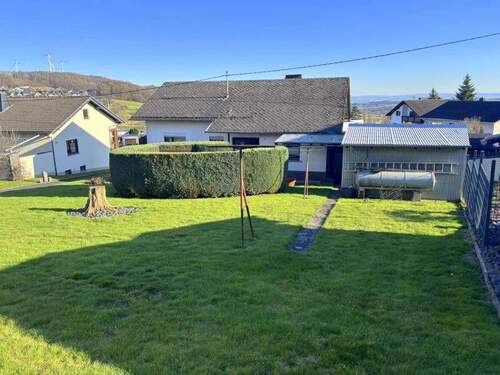 Gartenteilansicht mit Schuppen - 6 Zimmer Einfamilienhaus in Weltersburg