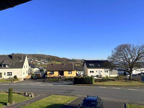 Blick vom Balkon - Einfamilienhaus mit 139,00 m&sup2; in Weltersburg zum Kaufen