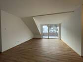Schlafzimmer mit Zugang zum Balkon - 4 Zimmer Etagenwohnung in Ravensburg