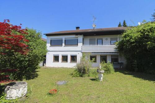 Außenansicht - Freistehendes Einfamilienhaus mit ELW, großem Garten und 3 Garagen auf 1.443 m² Grundstück