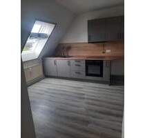 Schöne 3-Zimmer Wohnung, Küche, Bad (mit Einbauküche) - Schkölen