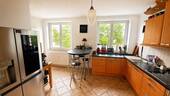 Küche mit Blick zum Fenster - 