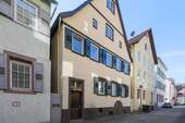 Straßenansicht - 7 Zimmer Mehrfamilienhaus, Wohnhaus zum Kaufen in Neuenbürg